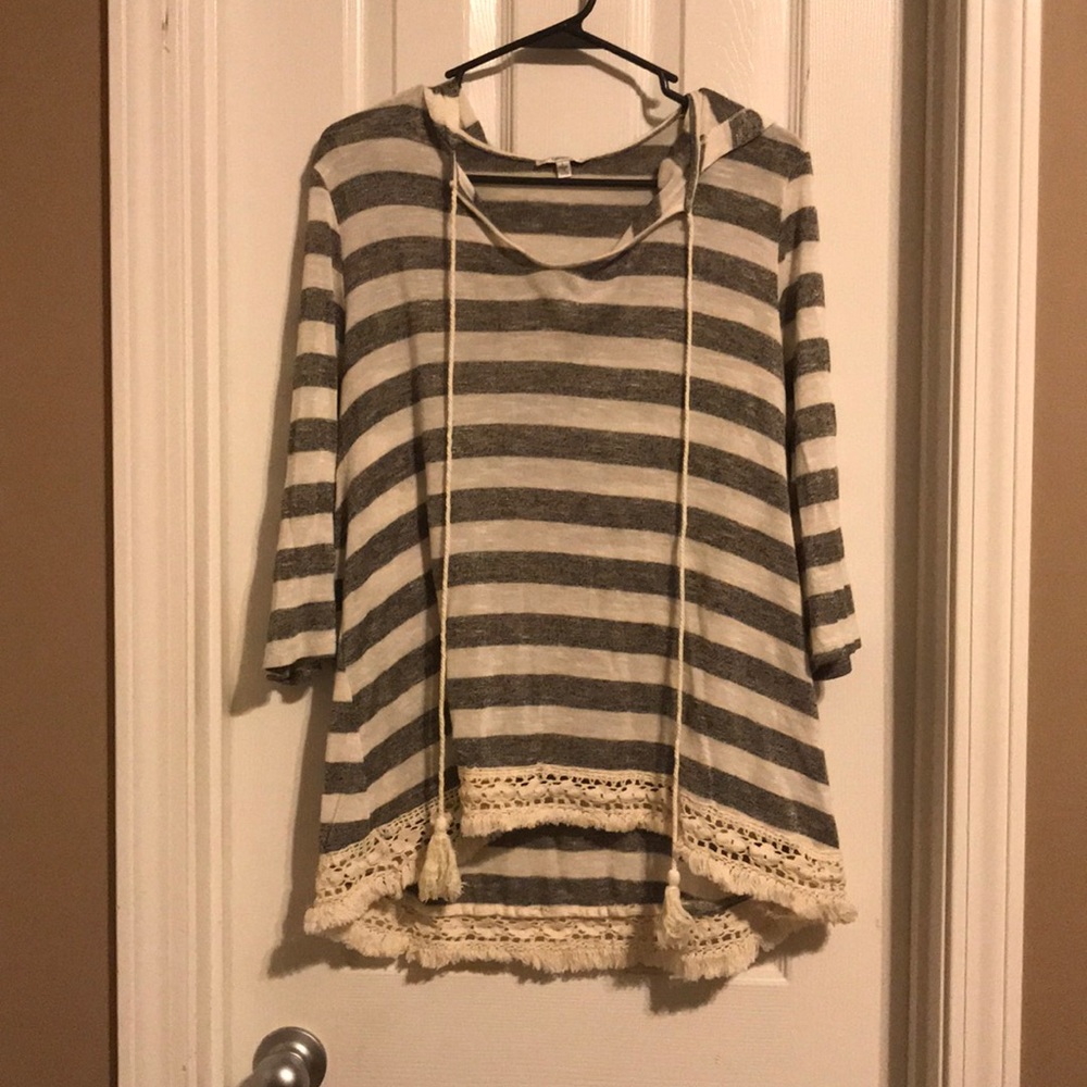 3/4 length hooded top